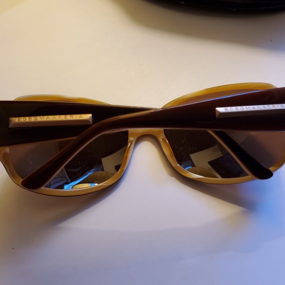 VINTAGE BCBGMAXAZRIA SUNGLASSES main image 4